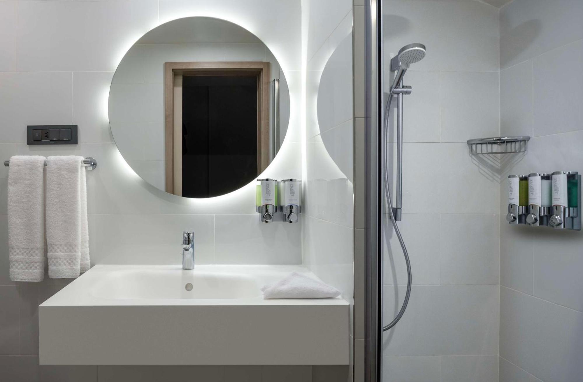 Hampton By Hilton Istanbul Merter المظهر الخارجي الصورة